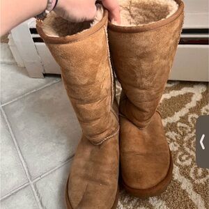 Cozy Tan Shearling-Lined Women's Boots